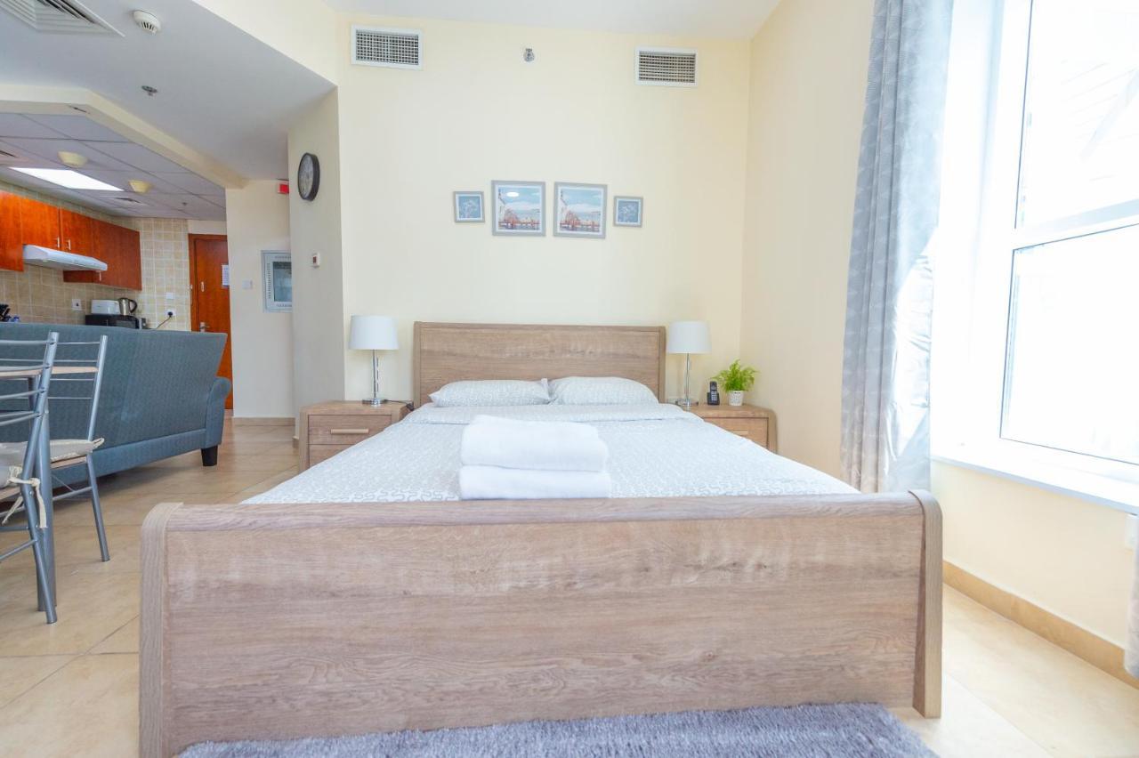 Luxury Escapes - Modern Budget Studio With Balcony In Jlt! Дубай Экстерьер фото