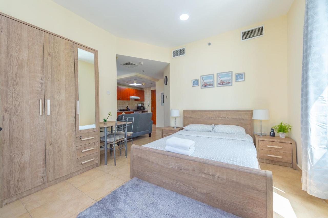 Luxury Escapes - Modern Budget Studio With Balcony In Jlt! Дубай Экстерьер фото